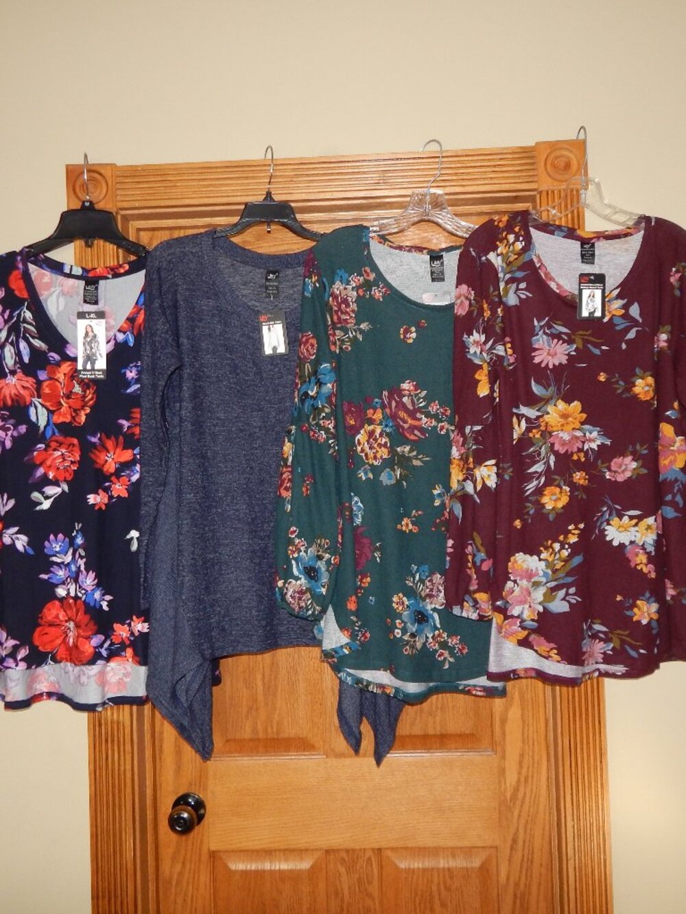 LOT 4 NEW Assorted Women's Size L/XL LILDY Tunic Blouse Top Shirt Floral Solid